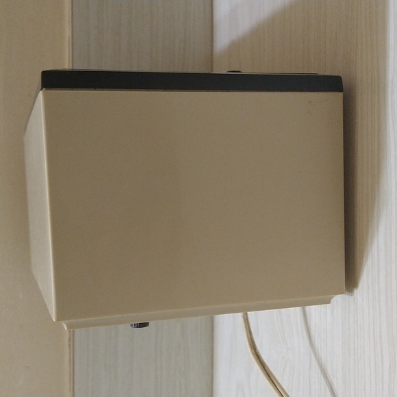 Vintage GE General Electric AM Alarm Clock Radio Model C2425A - Picture 5 of 6